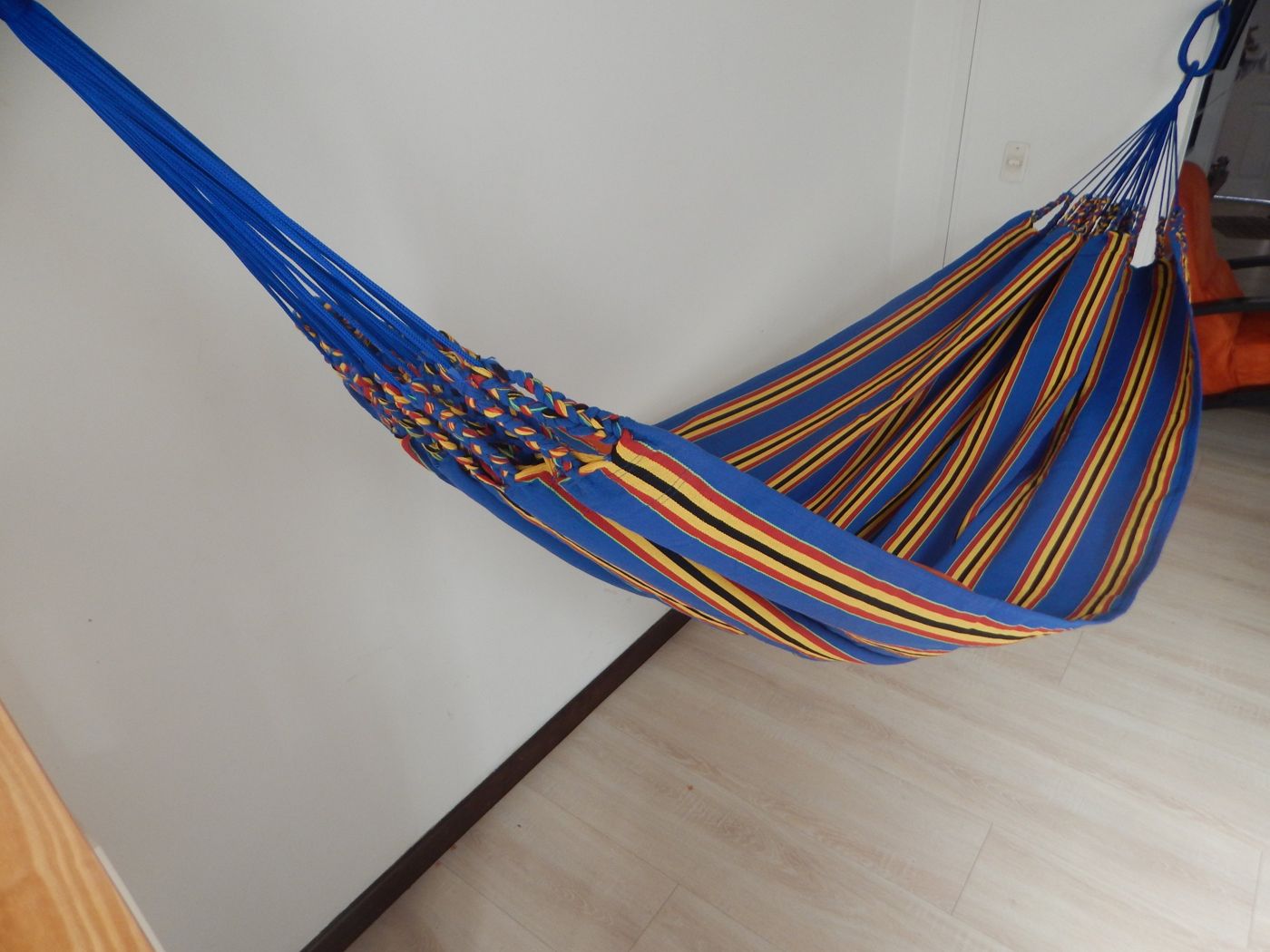 Hamaca azul en interior