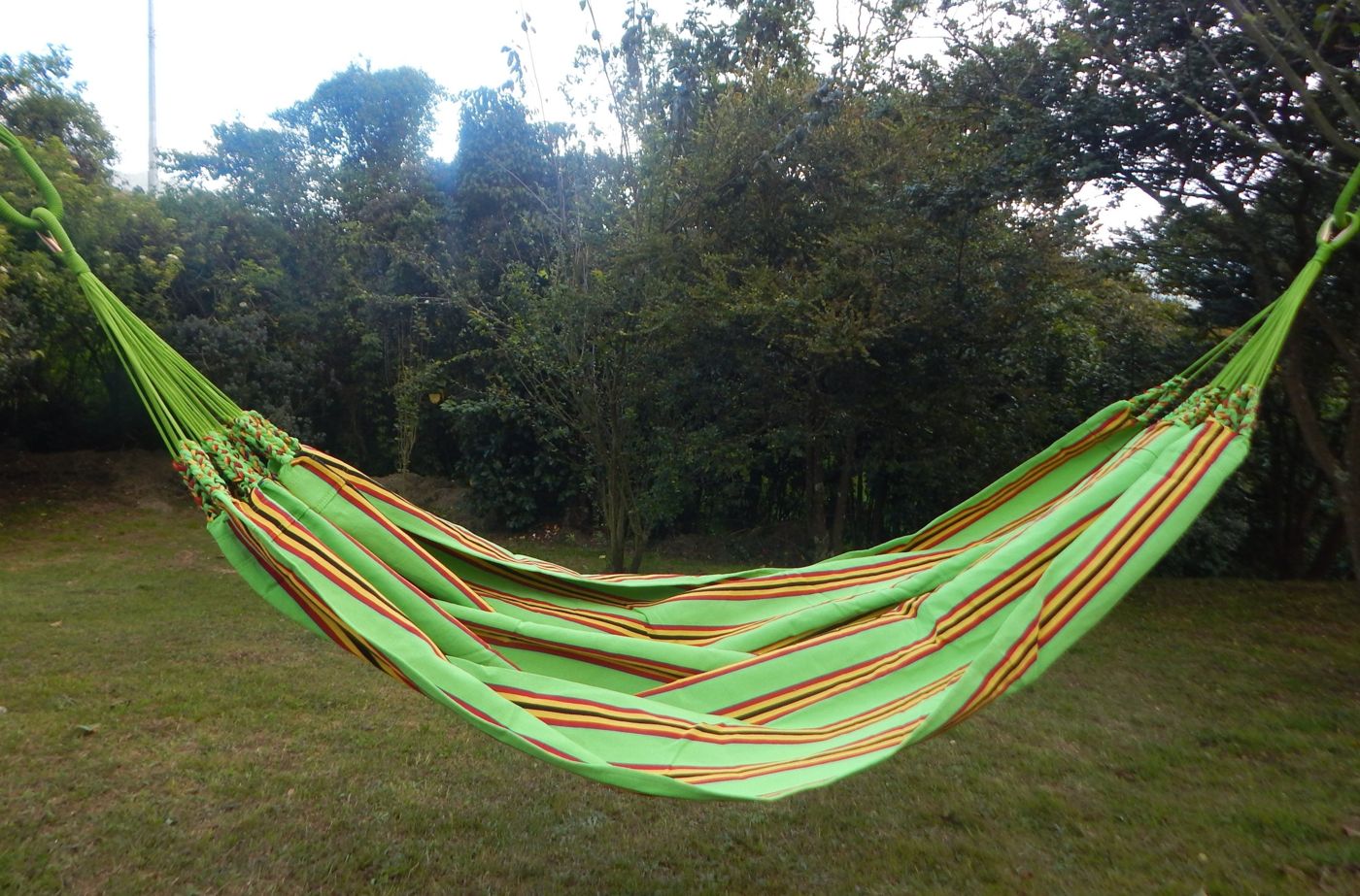 Hamaca verde al aire libre